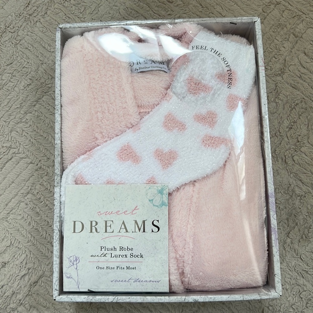 Robe with Lurex Sock gift set, pink robe & socks with hearts, New in sealed box